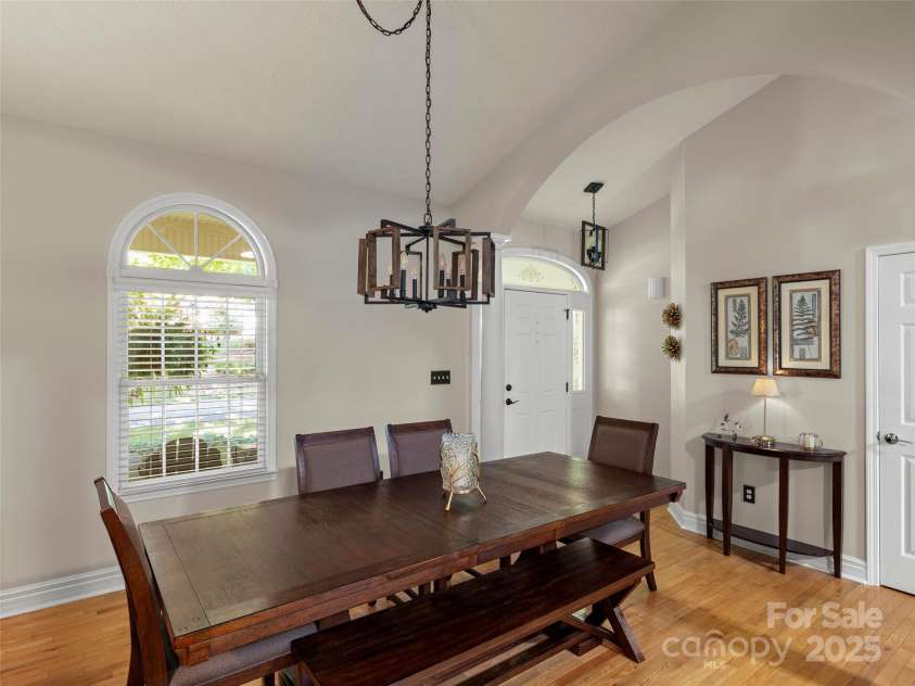 71 Dallas Drive, Hendersonville, NC 28739.  MLS# CAR4281689, YatesRealty ID 26219. 