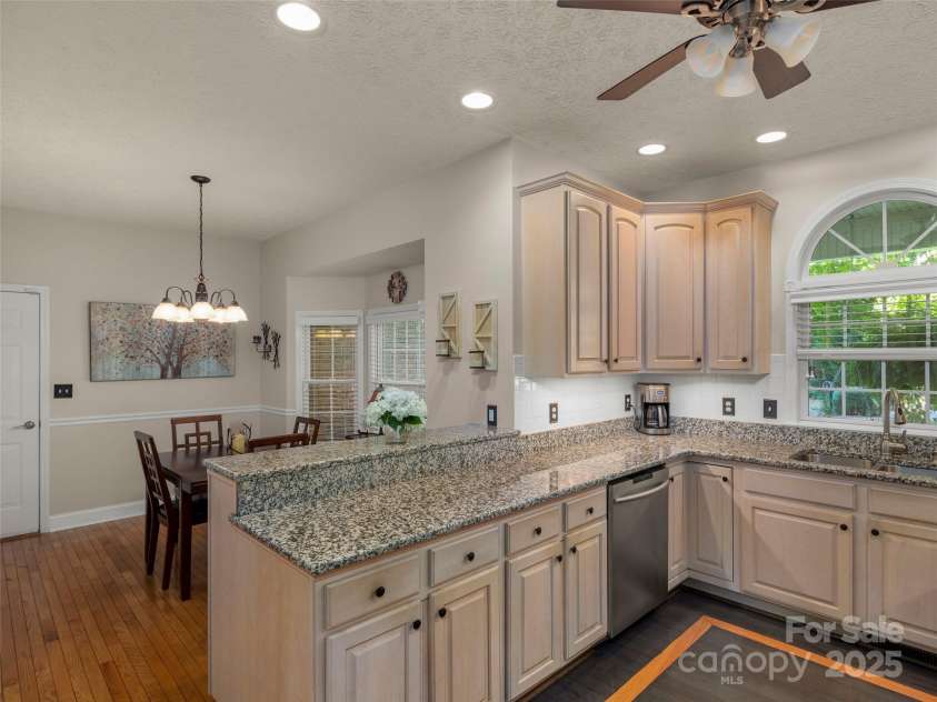 71 Dallas Drive, Hendersonville, NC 28739.  MLS# CAR4281689, YatesRealty ID 26219. 