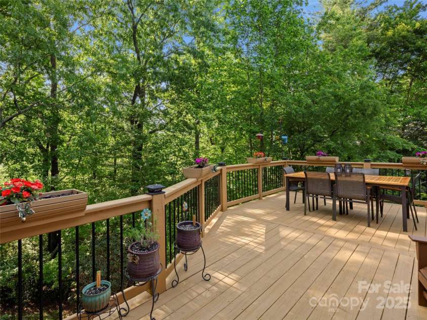 71 Dallas Drive, Hendersonville, NC 28739.  MLS# CAR4281689, YatesRealty ID 26219. 