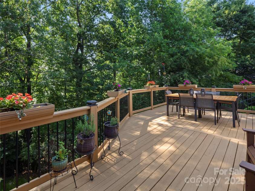 71 Dallas Drive, Hendersonville, NC 28739.  MLS# CAR4281689, YatesRealty ID 26219. 