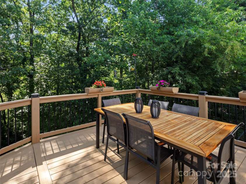 71 Dallas Drive, Hendersonville, NC 28739.  MLS# CAR4281689, YatesRealty ID 26219. 
