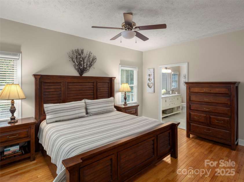 71 Dallas Drive, Hendersonville, NC 28739.  MLS# CAR4281689, YatesRealty ID 26219. 