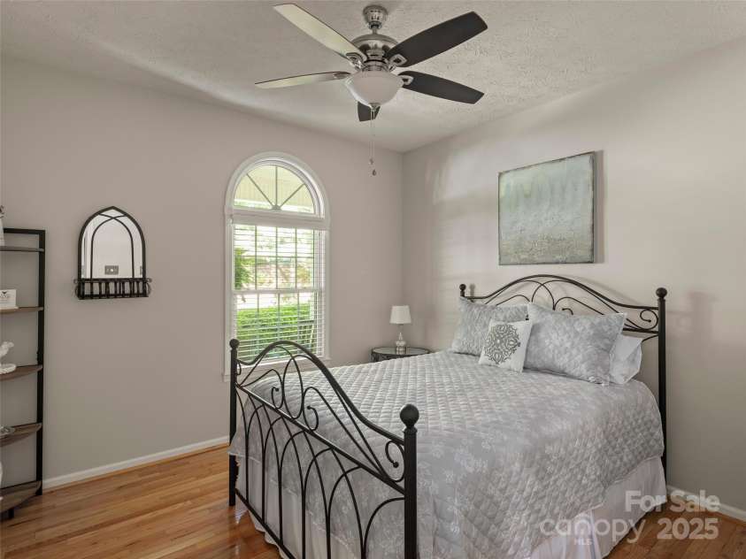 71 Dallas Drive, Hendersonville, NC 28739.  MLS# CAR4281689, YatesRealty ID 26219. 