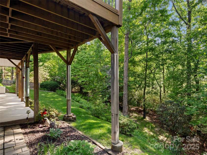71 Dallas Drive, Hendersonville, NC 28739.  MLS# CAR4281689, YatesRealty ID 26219. 