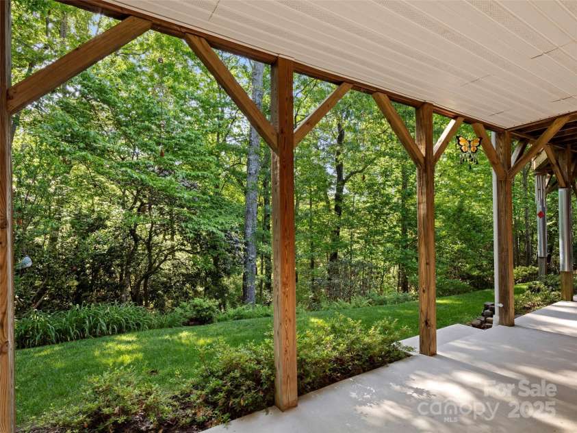 71 Dallas Drive, Hendersonville, NC 28739.  MLS# CAR4281689, YatesRealty ID 26219. 