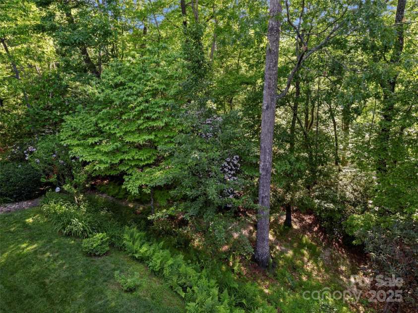 71 Dallas Drive, Hendersonville, NC 28739.  MLS# CAR4281689, YatesRealty ID 26219. 