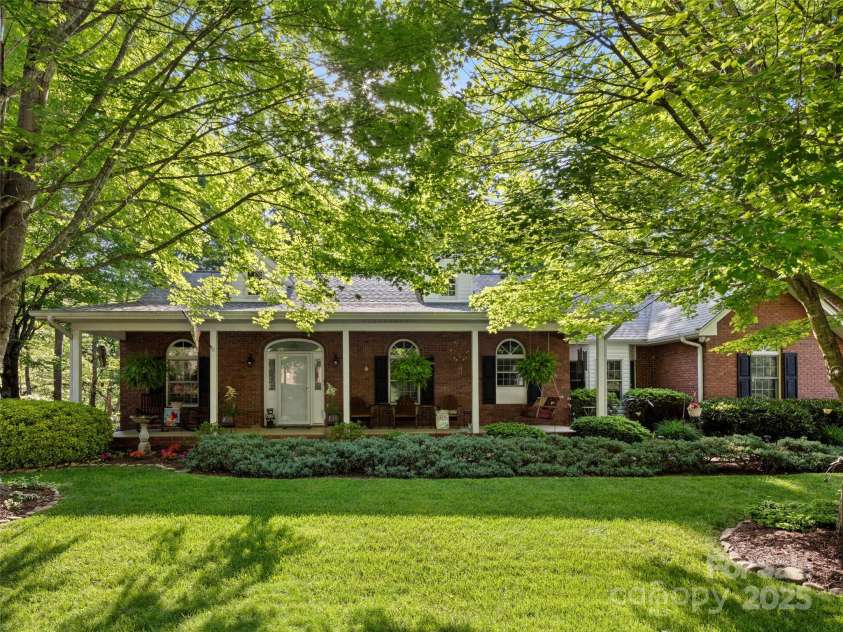 71 Dallas Drive, Hendersonville, NC 28739.  MLS# CAR4281689, YatesRealty ID 26219. 