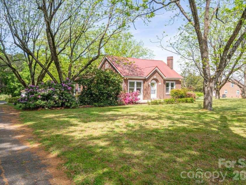5309 Hickory Grove Road, Stanley, NC 28164.  MLS# CAR4361259, YatesRealty ID 26220. 