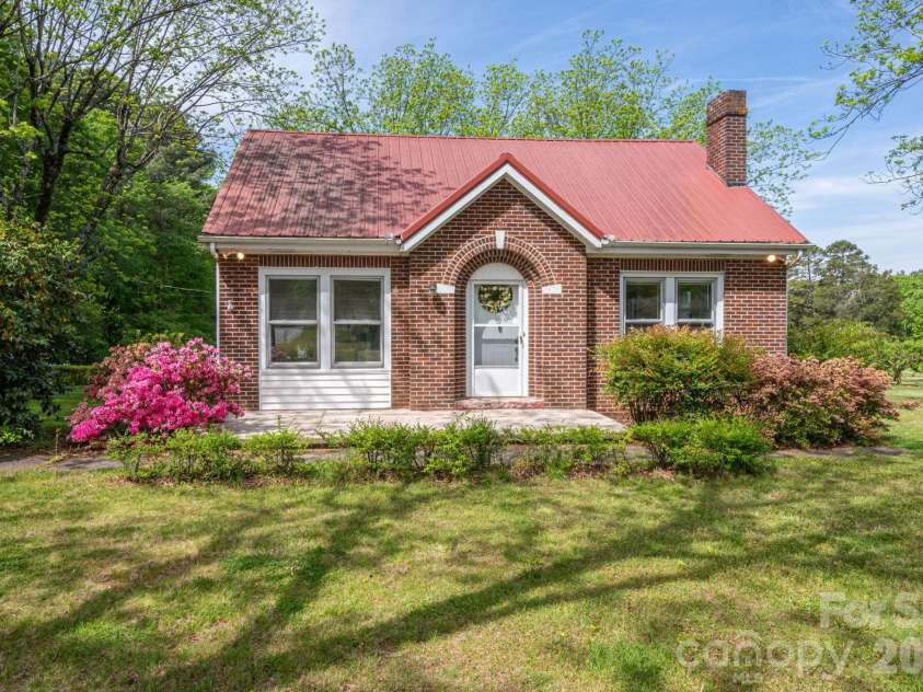 5309 Hickory Grove Road, Stanley, NC 28164.  MLS# CAR4361259, YatesRealty ID 26220. 