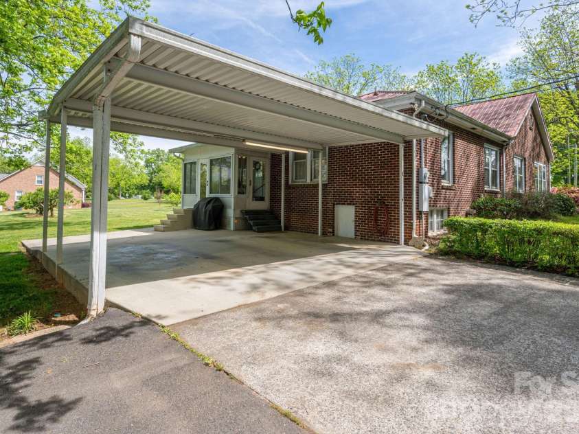 5309 Hickory Grove Road, Stanley, NC 28164.  MLS# CAR4361259, YatesRealty ID 26220. 