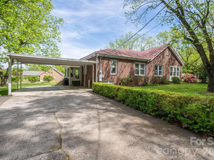 5309 Hickory Grove Road, Stanley, NC 28164.  MLS# CAR4361259, YatesRealty ID 26220. 