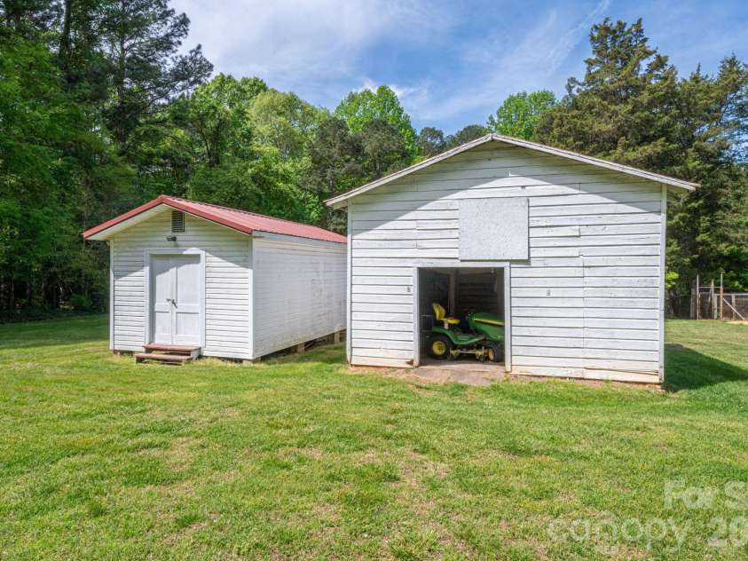 5309 Hickory Grove Road, Stanley, NC 28164.  MLS# CAR4361259, YatesRealty ID 26220. 