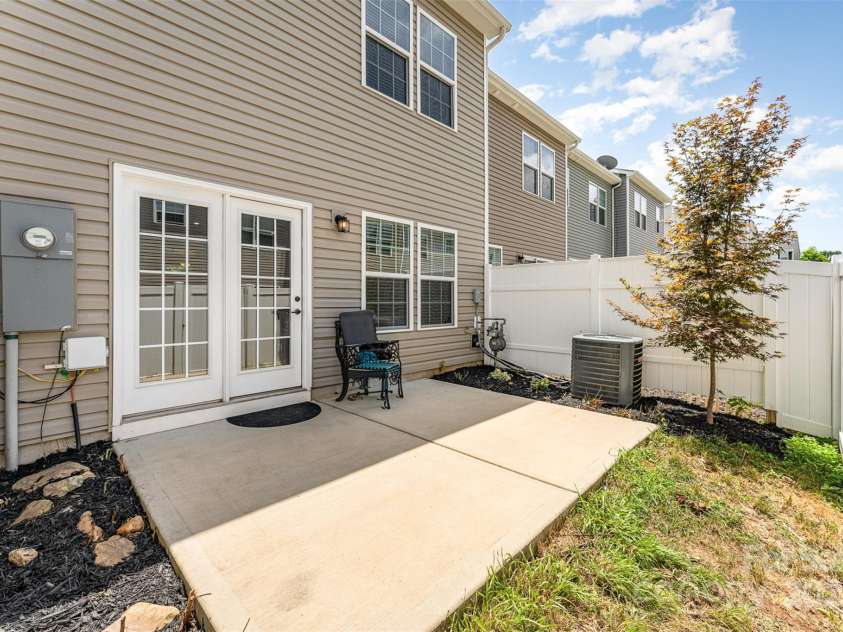 2656 Norman Isle Drive, Denver, NC 28037.  MLS# CAR4281787, YatesRealty ID 26221. 