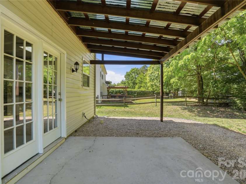 126 Matlen Drive, Mooresville, NC 28117.  MLS# CAR4373700, YatesRealty ID 26222. 