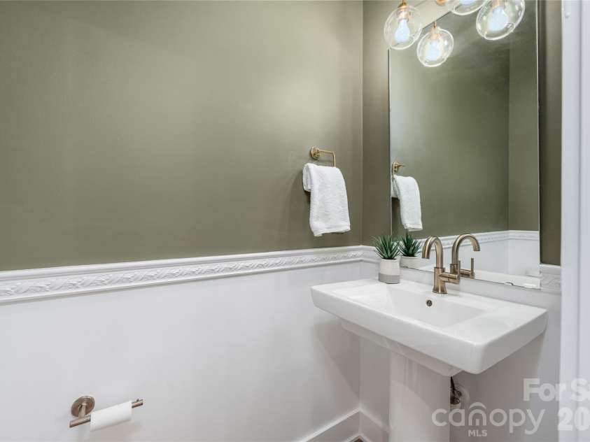 920 Van Every Street, Charlotte, NC 28205.  MLS# CAR4375344, YatesRealty ID 26223. Powder bath on main