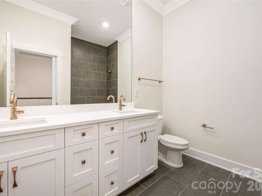 920 Van Every Street, Charlotte, NC 28205.  MLS# CAR4375344, YatesRealty ID 26223. Secondary Full Bath