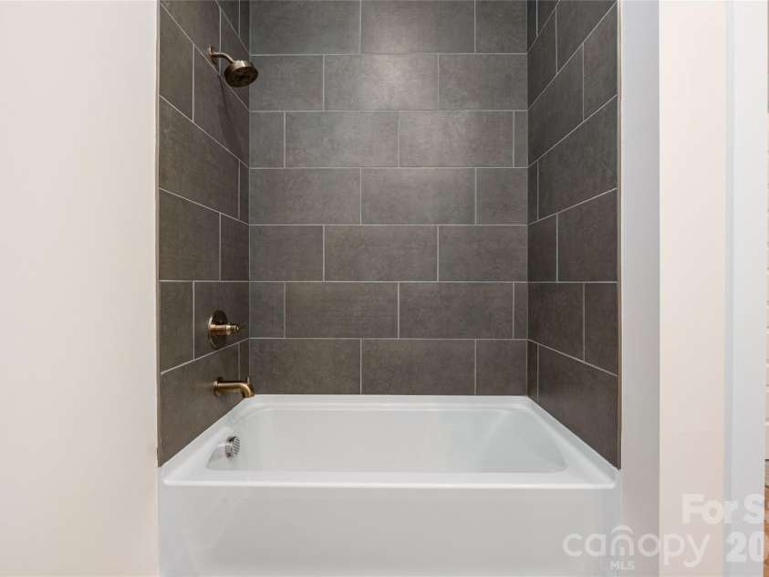 920 Van Every Street, Charlotte, NC 28205.  MLS# CAR4375344, YatesRealty ID 26223. Secondary Full Bath