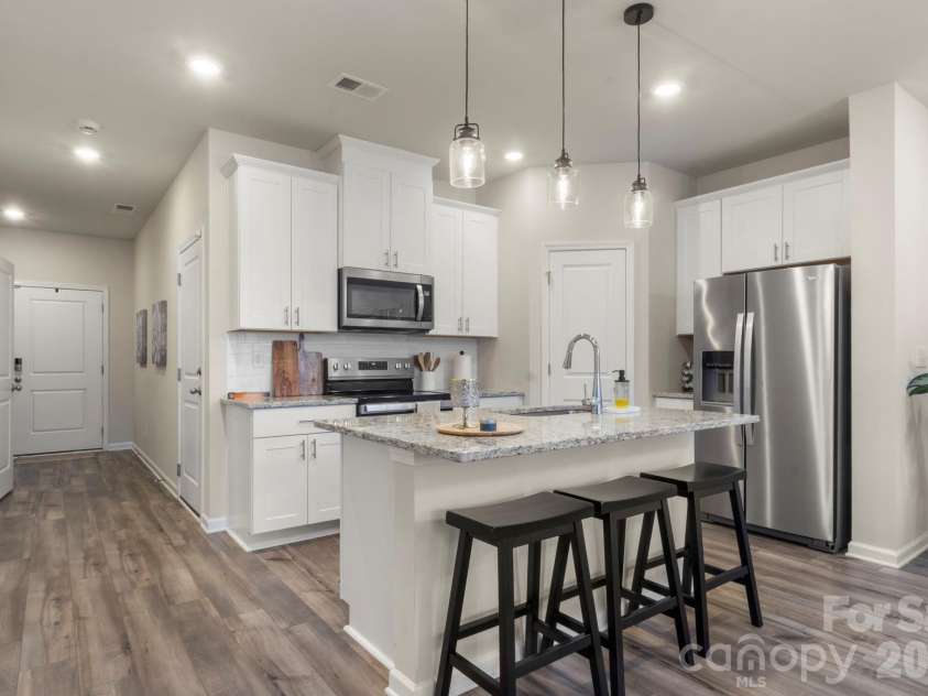 3045 Belstock Court, Charlotte, NC 28216.  MLS# CAR4414160, YatesRealty ID 26224. Kitchen