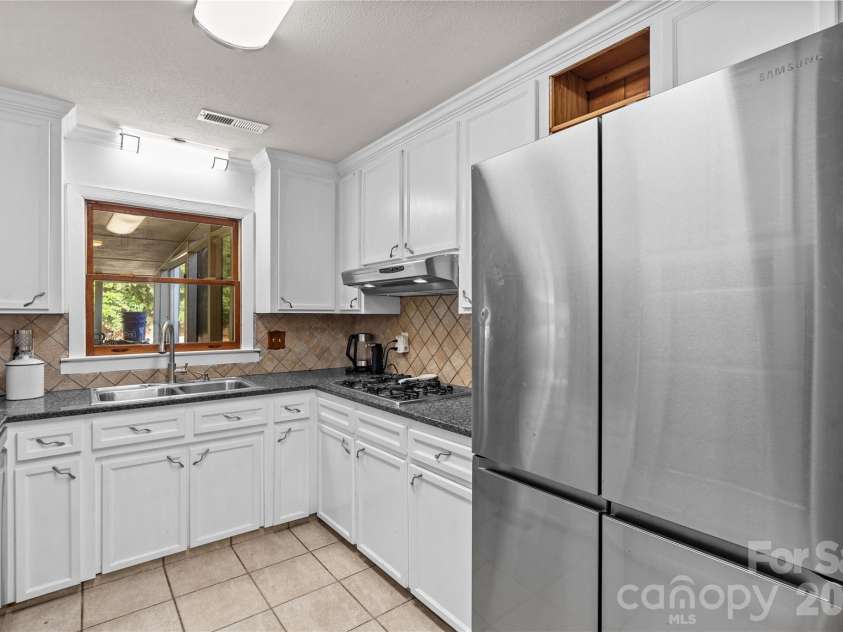 868 Fieldstone Road, Mooresville, NC 28115.  MLS# CAR4377553, YatesRealty ID 26226. Kitchen Overlooking Pool