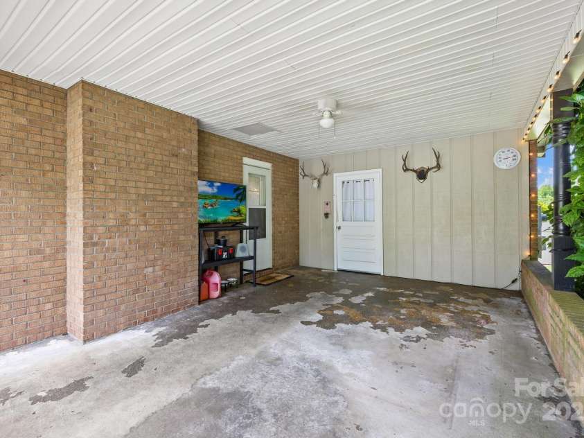 636 Hillcrest Street, Hudson, NC 28638.  MLS# CAR4281953, YatesRealty ID 26228. 