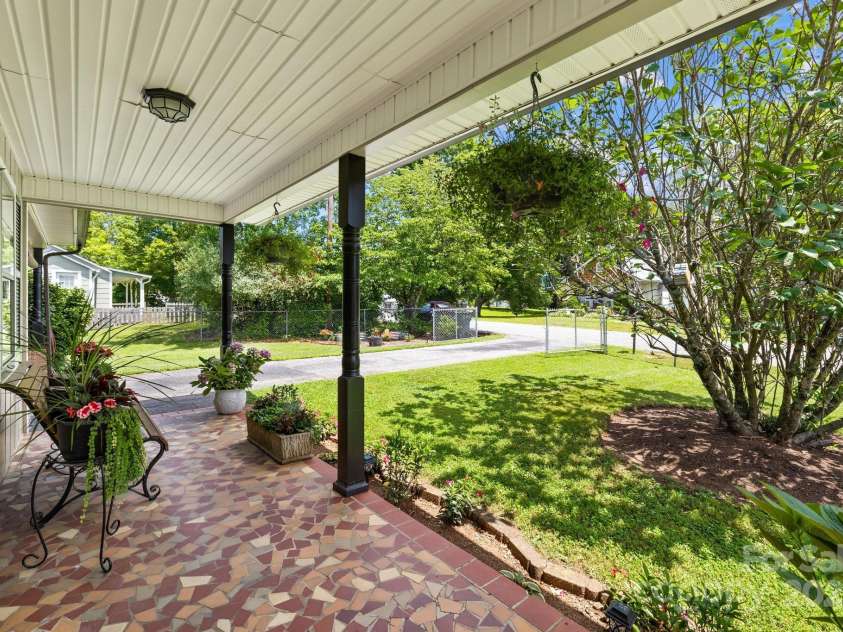 636 Hillcrest Street, Hudson, NC 28638.  MLS# CAR4281953, YatesRealty ID 26228. 
