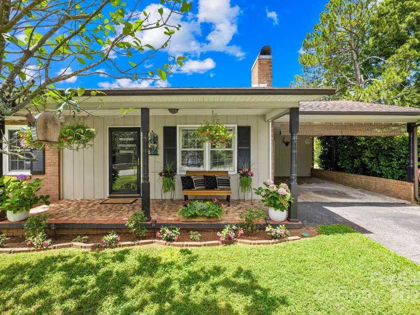 636 Hillcrest Street, Hudson, NC 28638.  MLS# CAR4281953, YatesRealty ID 26228. 