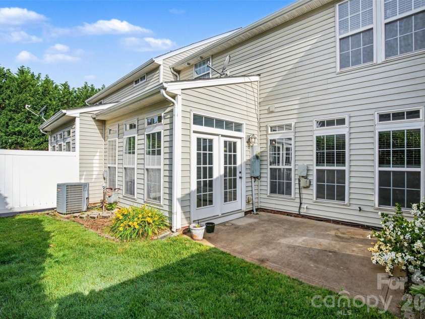 412 Nicklaus Lane, Fort Mill, SC 29715.  MLS# CAR4380502, YatesRealty ID 26229. 