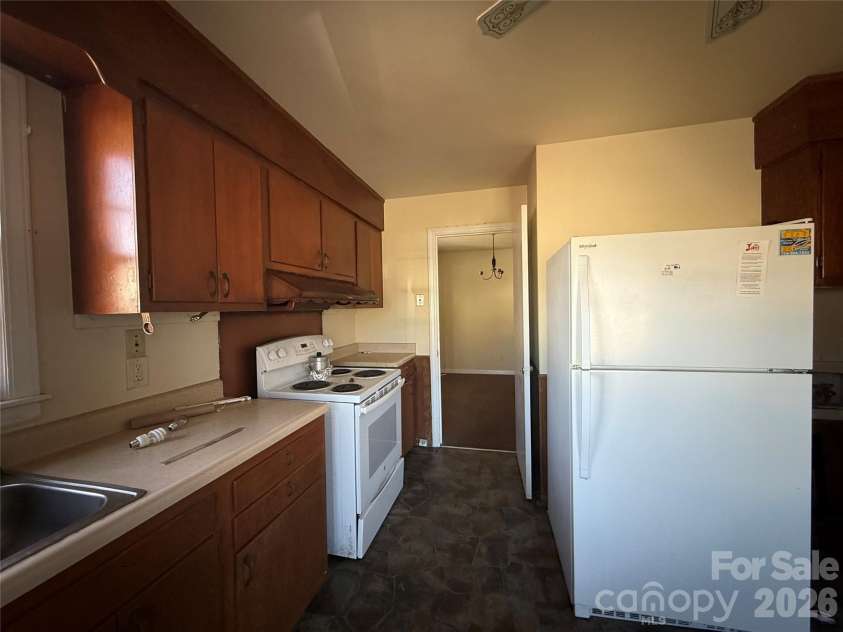 2924 Burbank Drive, Charlotte, NC 28216.  MLS# CAR4349083, YatesRealty ID 2623. 