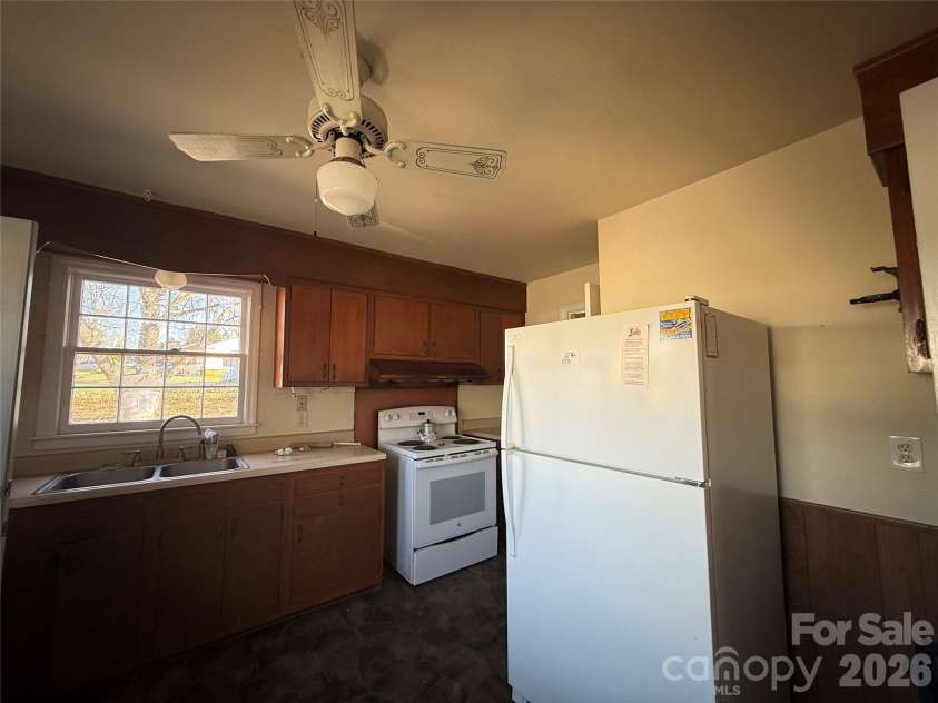2924 Burbank Drive, Charlotte, NC 28216.  MLS# CAR4349083, YatesRealty ID 2623. 