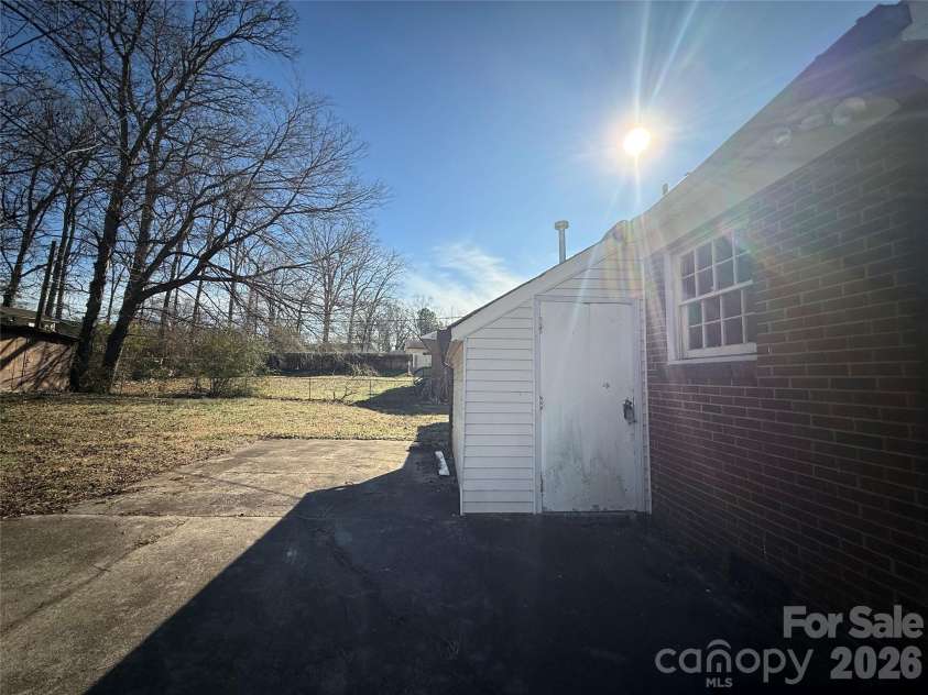 2924 Burbank Drive, Charlotte, NC 28216.  MLS# CAR4349083, YatesRealty ID 2623. 