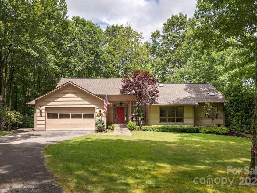 315 Sedi Lane, Brevard, NC 28712.  MLS# CAR4281627, YatesRealty ID 26231. 