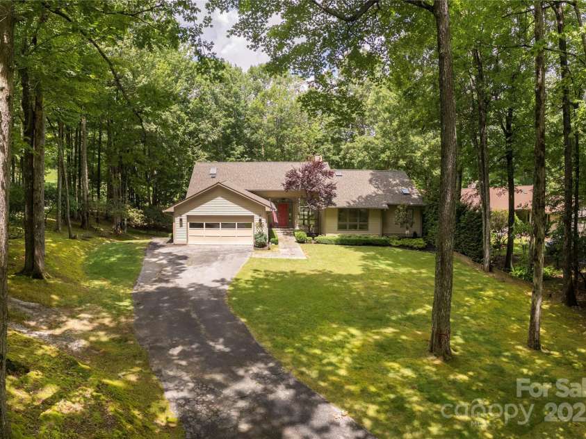 315 Sedi Lane, Brevard, NC 28712.  MLS# CAR4281627, YatesRealty ID 26231. 