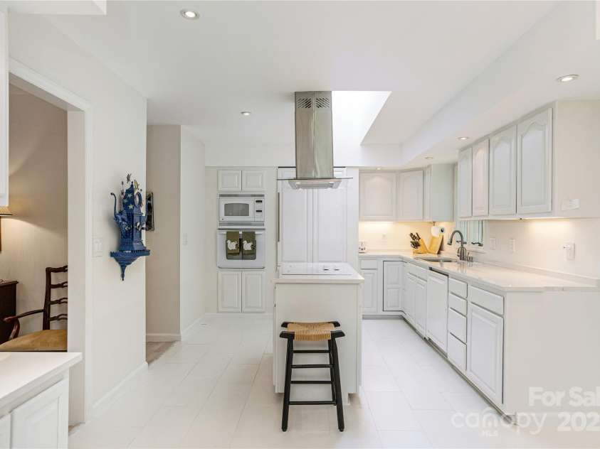 315 Sedi Lane, Brevard, NC 28712.  MLS# CAR4281627, YatesRealty ID 26231. 