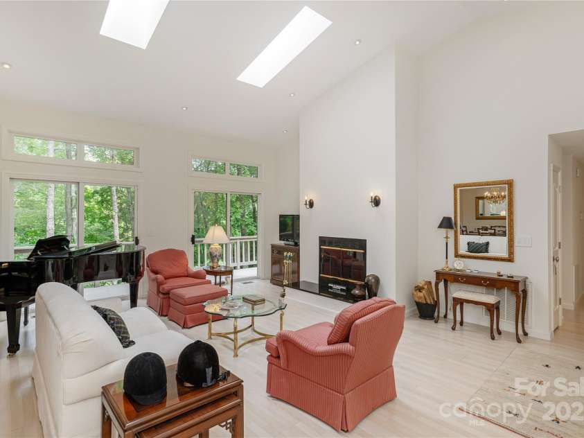 315 Sedi Lane, Brevard, NC 28712.  MLS# CAR4281627, YatesRealty ID 26231. 