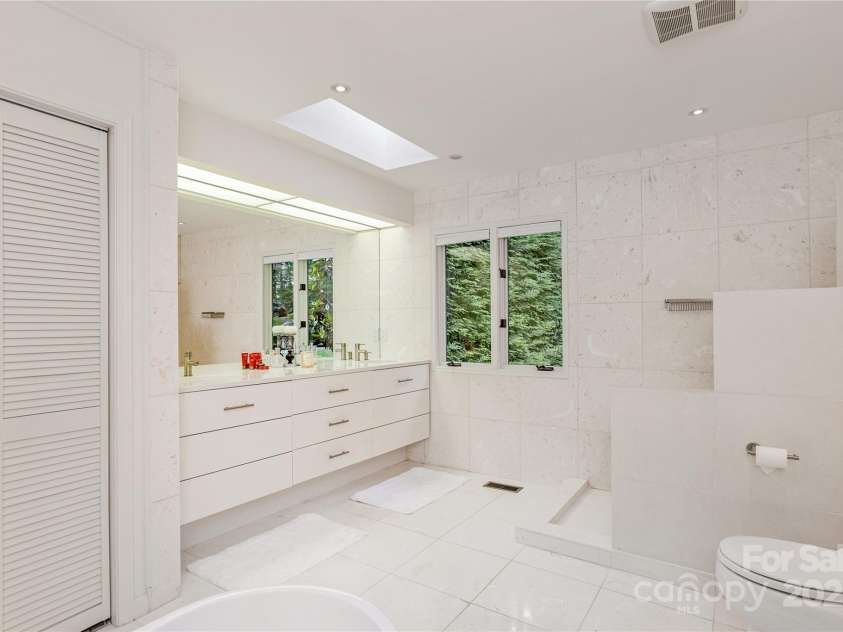 315 Sedi Lane, Brevard, NC 28712.  MLS# CAR4281627, YatesRealty ID 26231. 