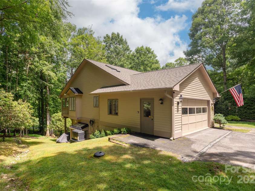 315 Sedi Lane, Brevard, NC 28712.  MLS# CAR4281627, YatesRealty ID 26231. 
