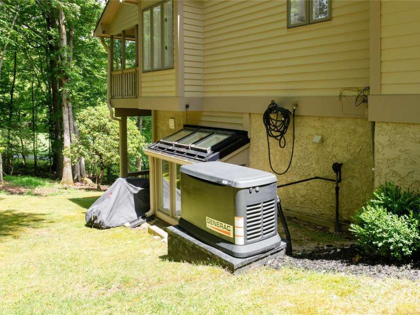 315 Sedi Lane, Brevard, NC 28712.  MLS# CAR4281627, YatesRealty ID 26231. 