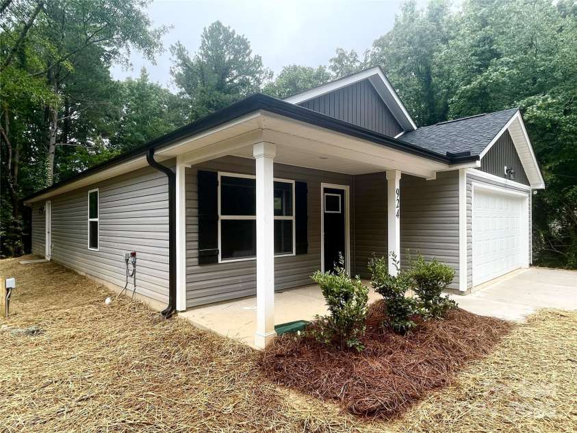 924 Forest Drive, Marshville, NC 28103.  MLS# CAR4275018, YatesRealty ID 26233. 
