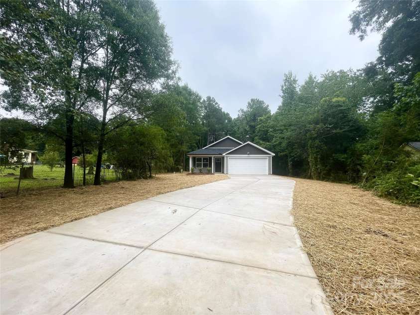 924 Forest Drive, Marshville, NC 28103.  MLS# CAR4275018, YatesRealty ID 26233. 