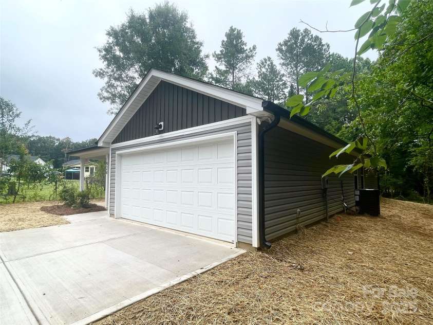 924 Forest Drive, Marshville, NC 28103.  MLS# CAR4275018, YatesRealty ID 26233. 