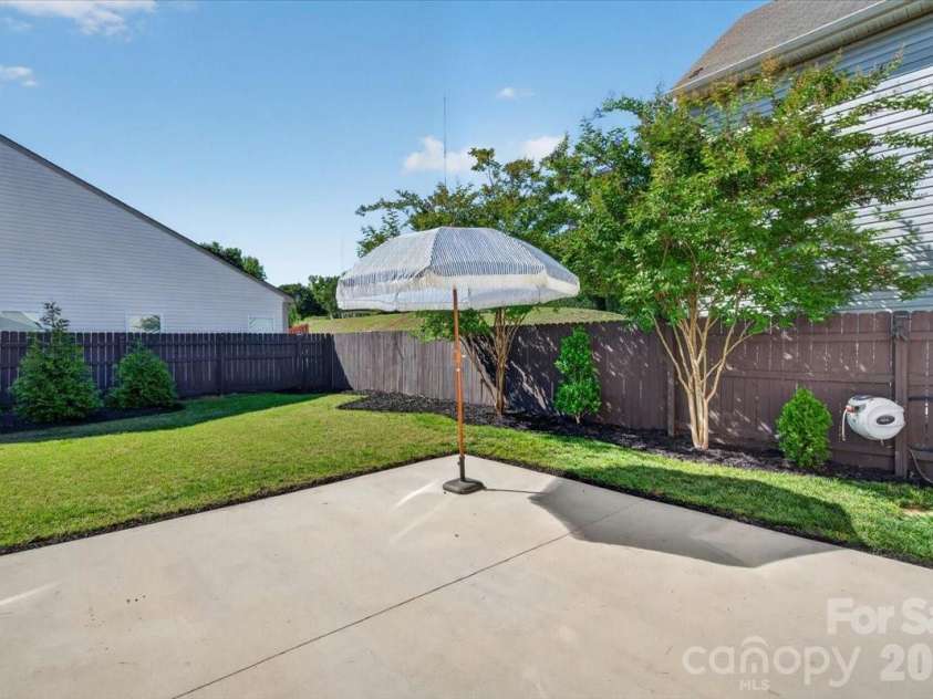 2610 Bramble Ridge Court, Charlotte, NC 28215.  MLS# CAR4383197, YatesRealty ID 26234. Backyard