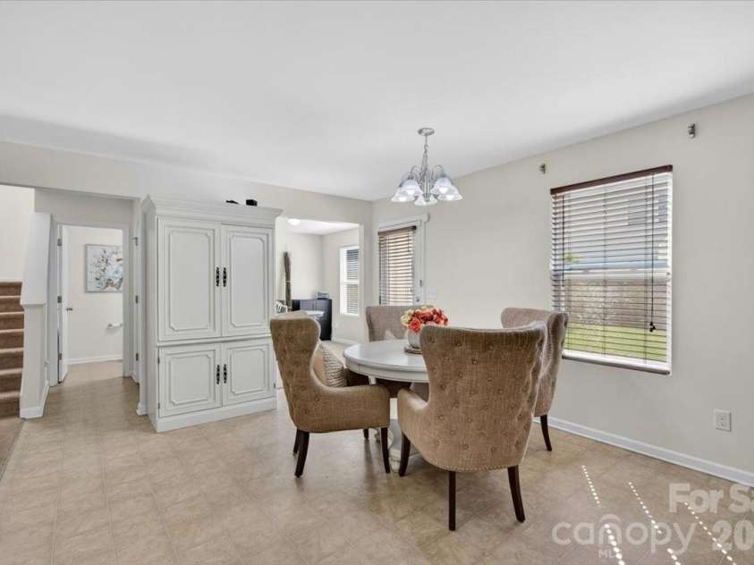 2610 Bramble Ridge Court, Charlotte, NC 28215.  MLS# CAR4383197, YatesRealty ID 26234. Dining Area