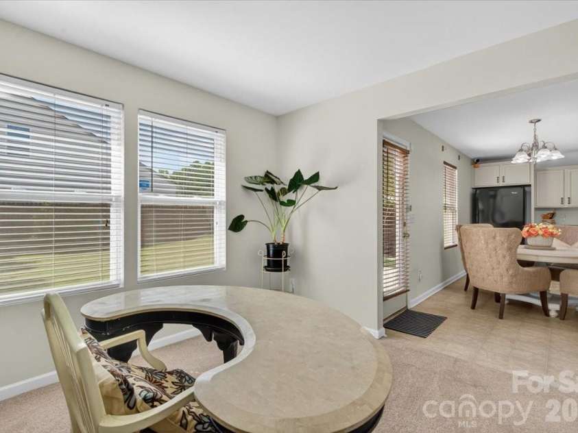 2610 Bramble Ridge Court, Charlotte, NC 28215.  MLS# CAR4383197, YatesRealty ID 26234. Flex Space
