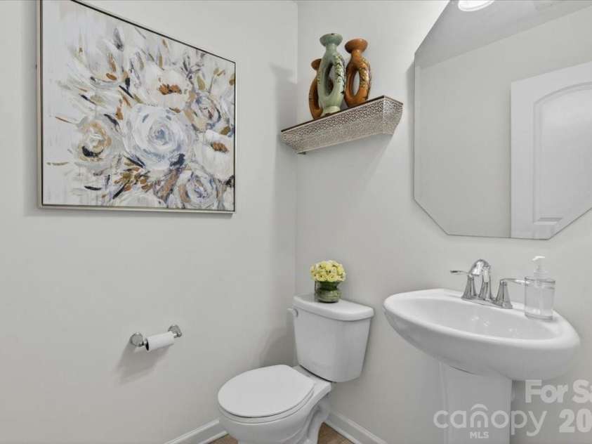 2610 Bramble Ridge Court, Charlotte, NC 28215.  MLS# CAR4383197, YatesRealty ID 26234. Half Bathroom