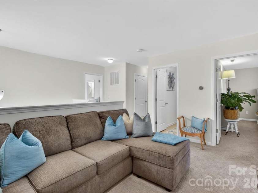 2610 Bramble Ridge Court, Charlotte, NC 28215.  MLS# CAR4383197, YatesRealty ID 26234. Loft