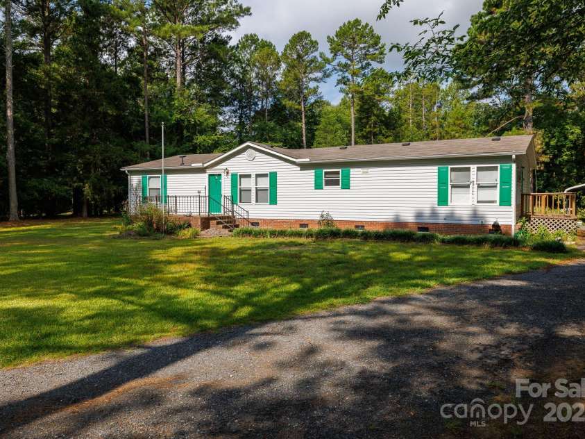 837 Huntington Drive, Fort Lawn, SC 29714.  MLS# CAR4280365, YatesRealty ID 26234. Front of the House