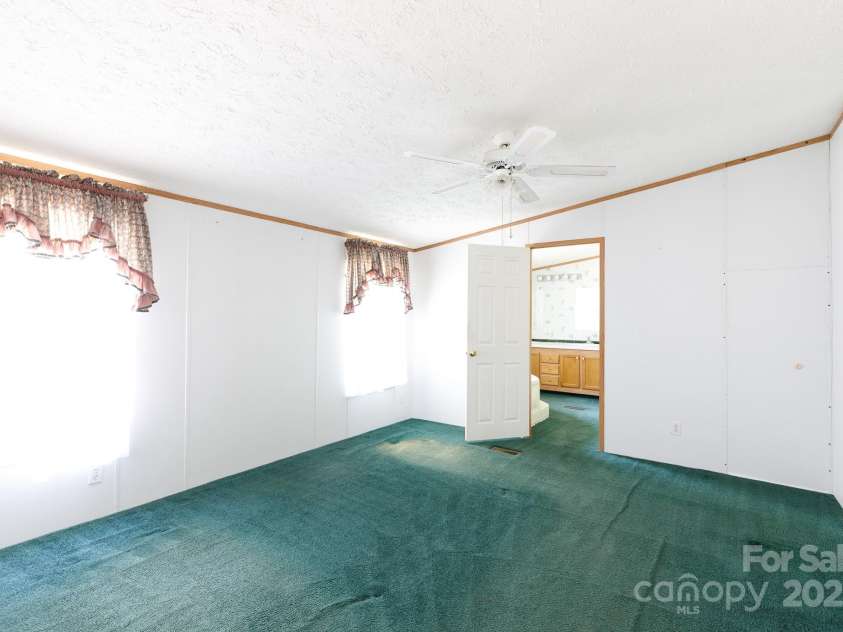 837 Huntington Drive, Fort Lawn, SC 29714.  MLS# CAR4280365, YatesRealty ID 26234. Main Bedroom