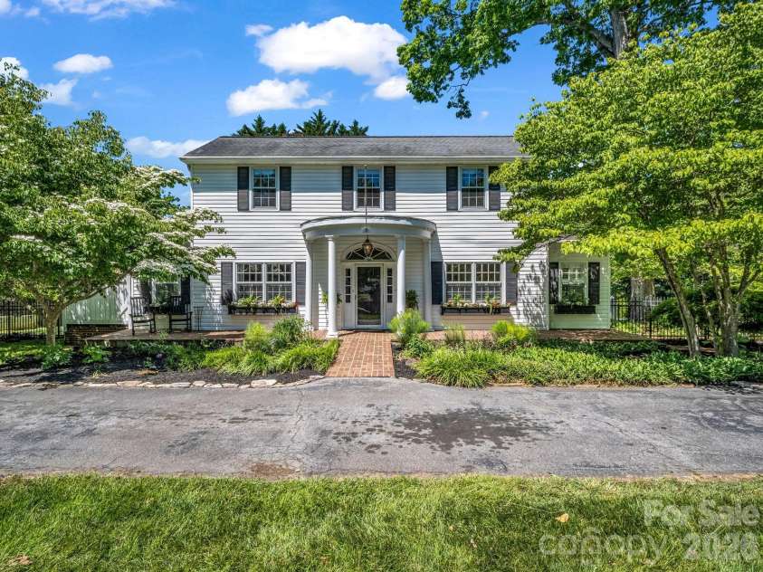 536 Maple Street, Brevard, NC 28712.  MLS# CAR4383201, YatesRealty ID 26235. 