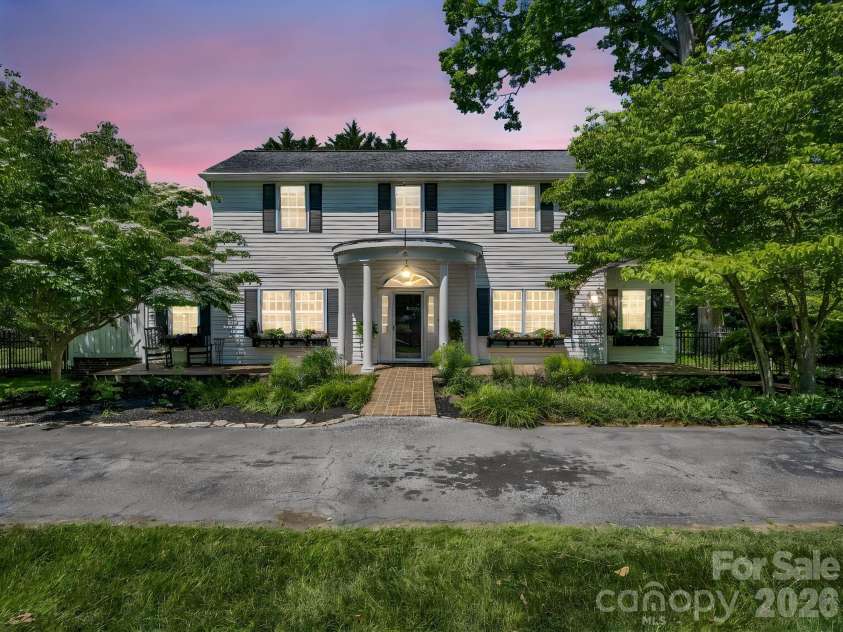 536 Maple Street, Brevard, NC 28712.  MLS# CAR4383201, YatesRealty ID 26235. 