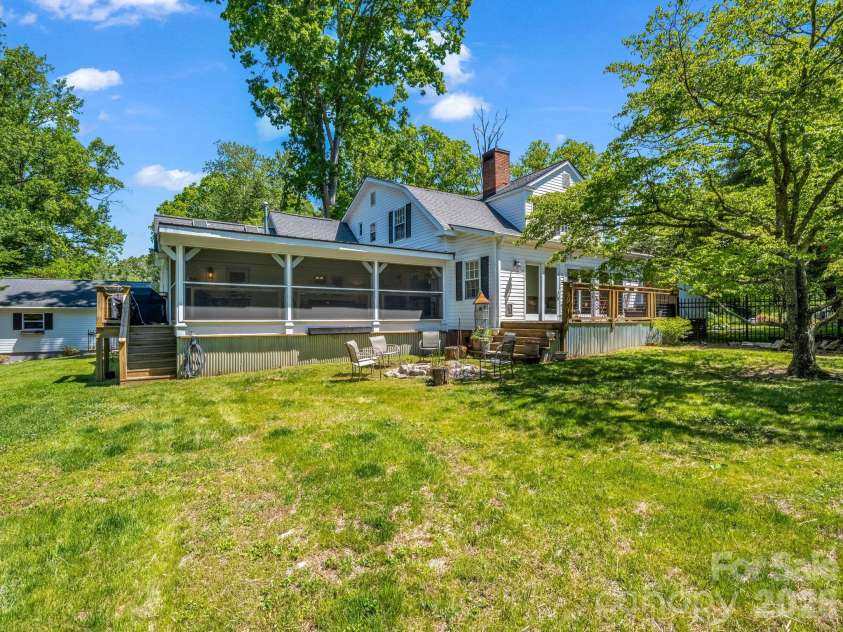 536 Maple Street, Brevard, NC 28712.  MLS# CAR4383201, YatesRealty ID 26235. 